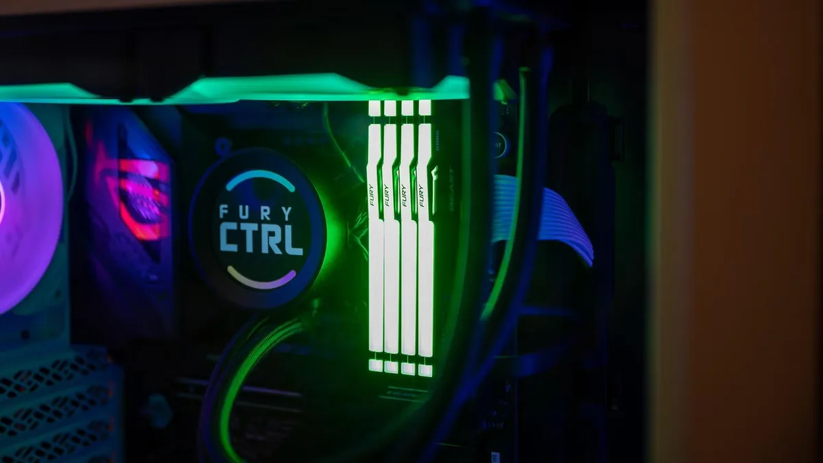 رم DDR5 در سیستم گیمینگ با نورپردازی RGB