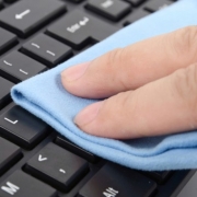 ۱۰ نکته که برای صحیح تمیز کردن لپ تاپ باید رعایت کنید